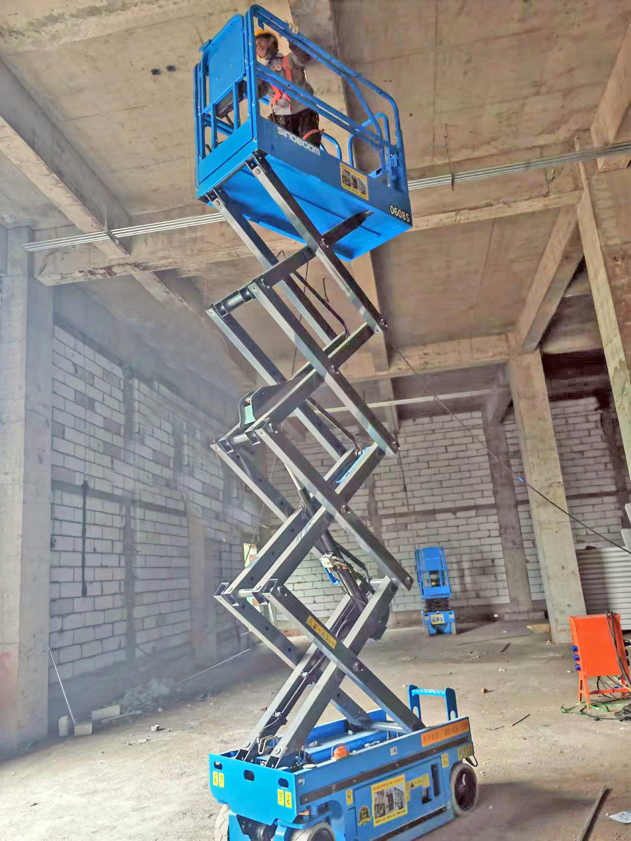 成都電動剪叉升降機